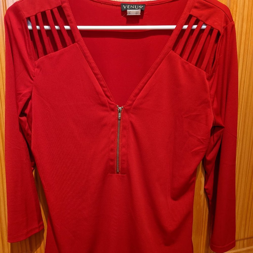 3/4 sleeve blouse with cutout and zipper details